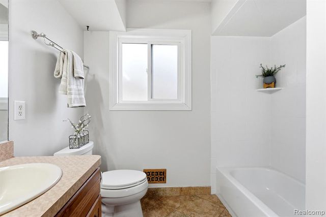 2031 Keystone Drive, Sterling Heights, MI 48310