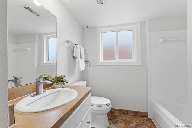 2031 Keystone Drive, Sterling Heights, MI 48310