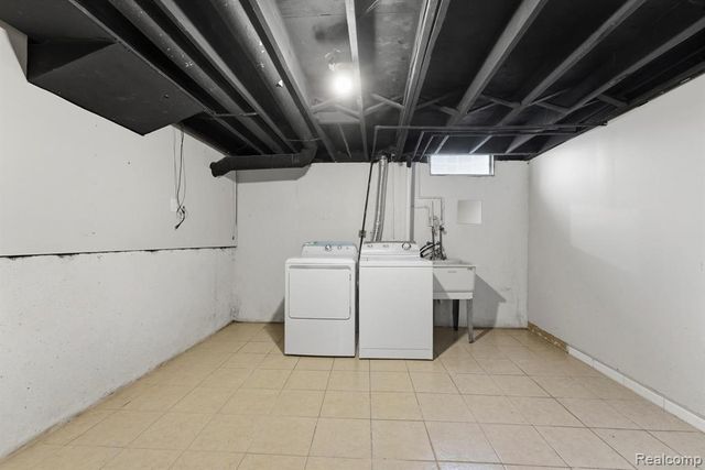 2031 Keystone Drive, Sterling Heights, MI 48310