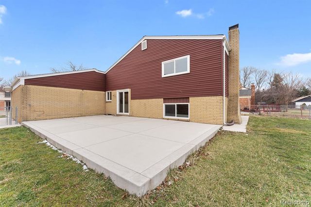 2031 Keystone Drive, Sterling Heights, MI 48310