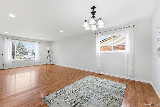 2031 Keystone Drive, Sterling Heights, MI 48310