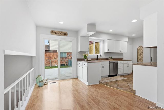 2031 Keystone Drive, Sterling Heights, MI 48310