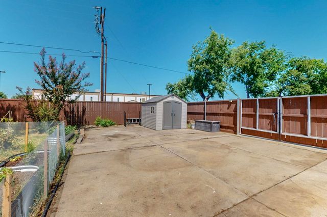 2221 Everglade Court, Carrollton, TX 75006