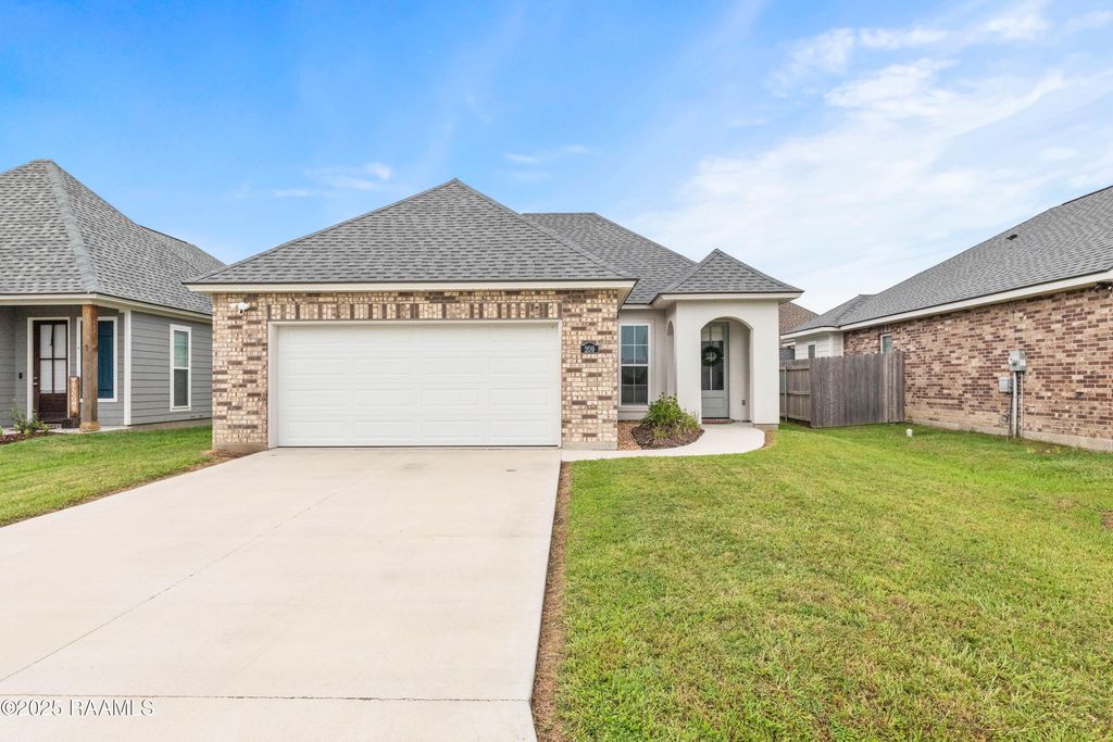 209 Adry Lane, Youngsville, LA 70592