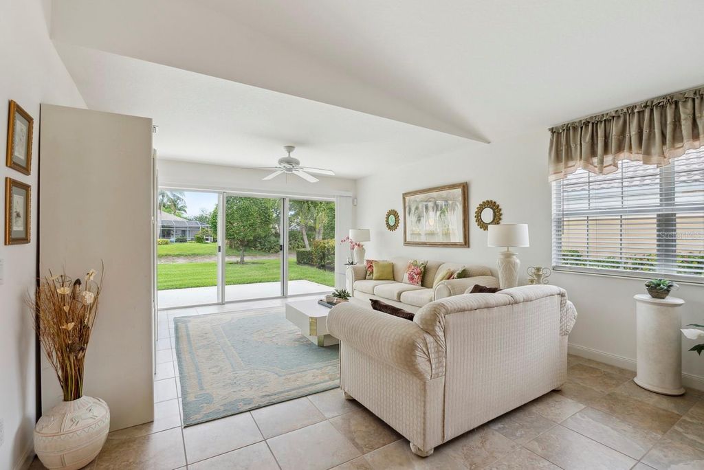 Image 7 of property listing at 28258 ISLET TRAIL, Bonita Springs, FL 34135