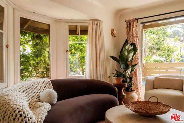 643 N Vendome Street, Los Angeles, CA 90026