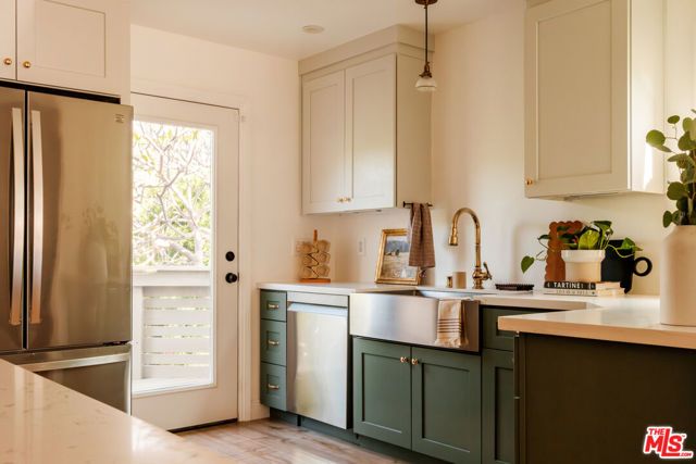 643 N Vendome Street, Los Angeles, CA 90026