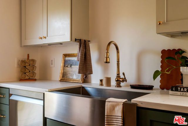 643 N Vendome Street, Los Angeles, CA 90026