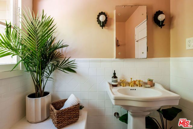 643 N Vendome Street, Los Angeles, CA 90026