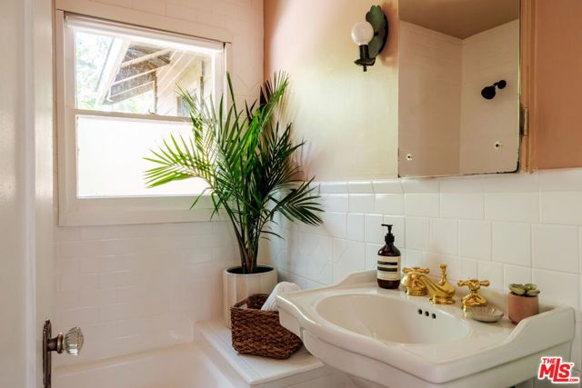 643 N Vendome Street, Los Angeles, CA 90026