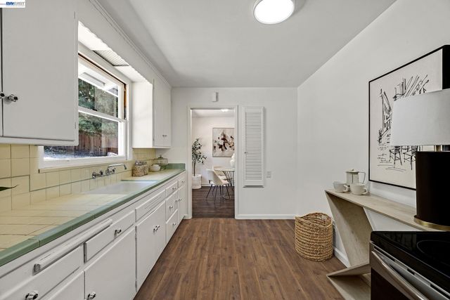 18926 Walnut Rd, Castro Valley, CA 94546