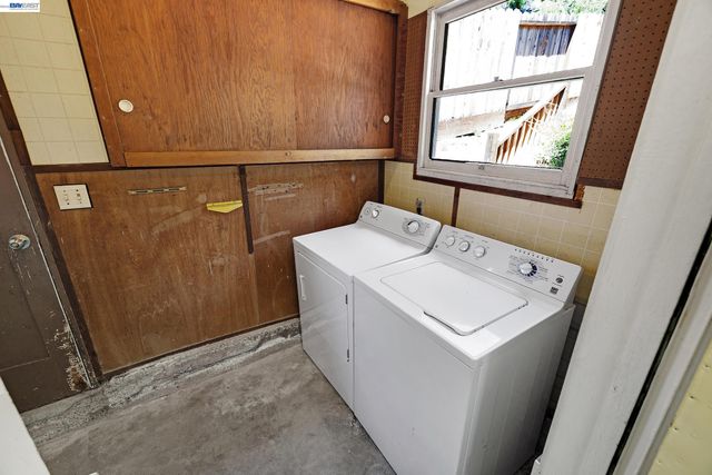 18926 Walnut Rd, Castro Valley, CA 94546