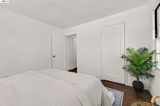 18926 Walnut Rd, Castro Valley, CA 94546