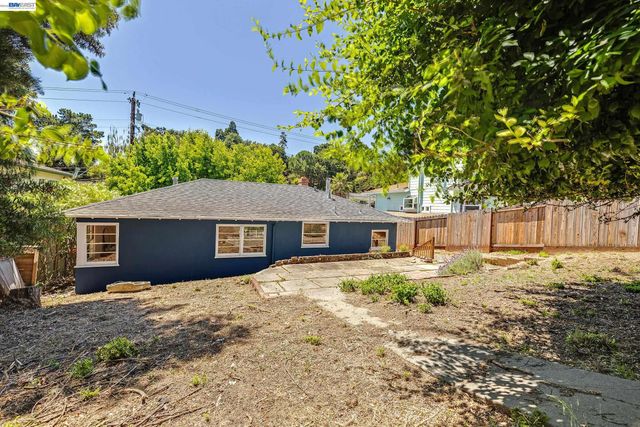 18926 Walnut Rd, Castro Valley, CA 94546
