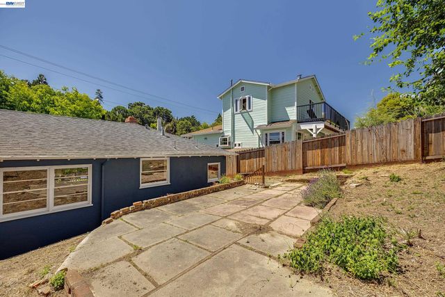 18926 Walnut Rd, Castro Valley, CA 94546