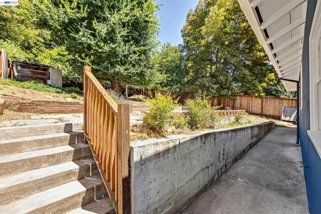 18926 Walnut Rd, Castro Valley, CA 94546