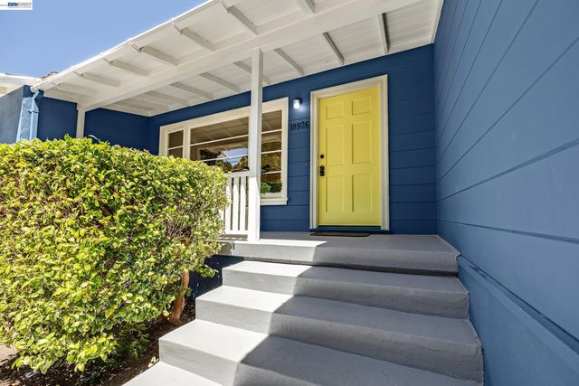 18926 Walnut Rd, Castro Valley, CA 94546