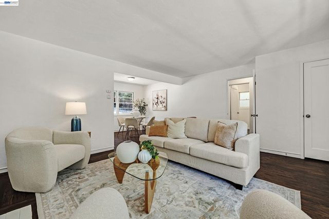 18926 Walnut Rd, Castro Valley, CA 94546
