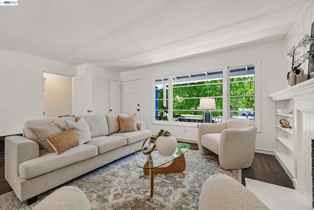 18926 Walnut Rd, Castro Valley, CA 94546