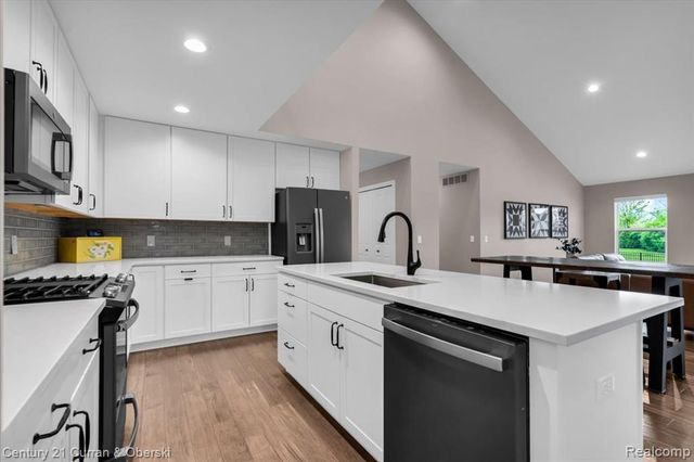 27070 Celtic Drive, Flat Rock, MI 48134