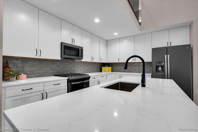 27070 Celtic Drive, Flat Rock, MI 48134