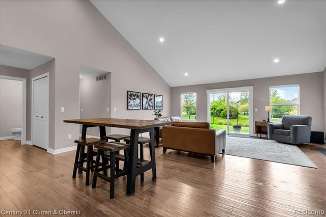 27070 Celtic Drive, Flat Rock, MI 48134