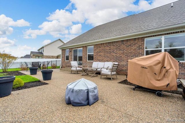 27070 Celtic Drive, Flat Rock, MI 48134