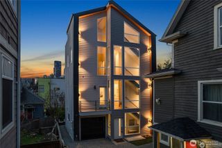 209 15th Avenue #B, Seattle, WA 98122