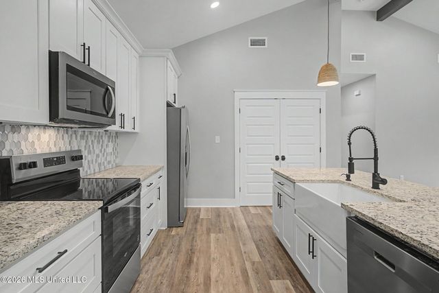 212 Avenue B, Waveland, MS 39576