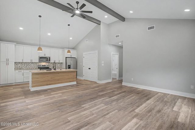 212 Avenue B, Waveland, MS 39576