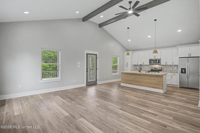 212 Avenue B, Waveland, MS 39576