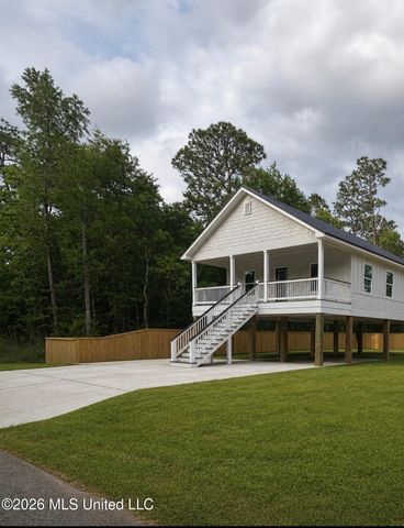 212 Avenue B, Waveland, MS 39576
