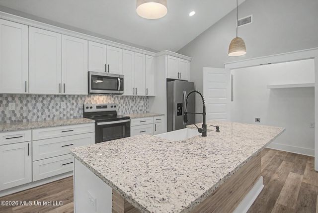 212 Avenue B, Waveland, MS 39576