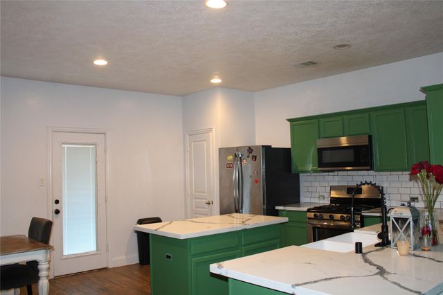 9907 Garnet Falls Drive, Rosharon, TX 77583