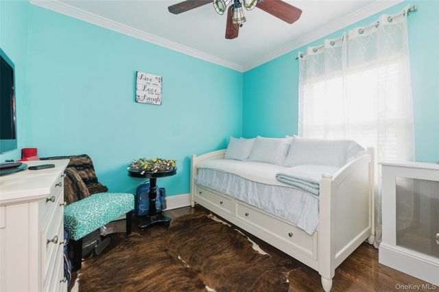 42 Homecrest Court, Oceanside, NY 11572