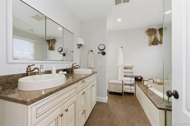 42 Homecrest Court, Oceanside, NY 11572