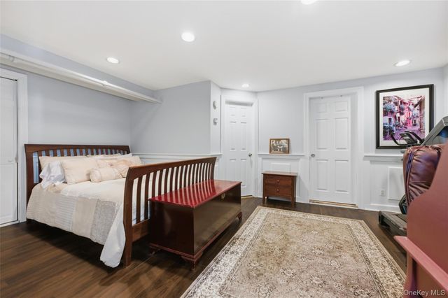 42 Homecrest Court, Oceanside, NY 11572