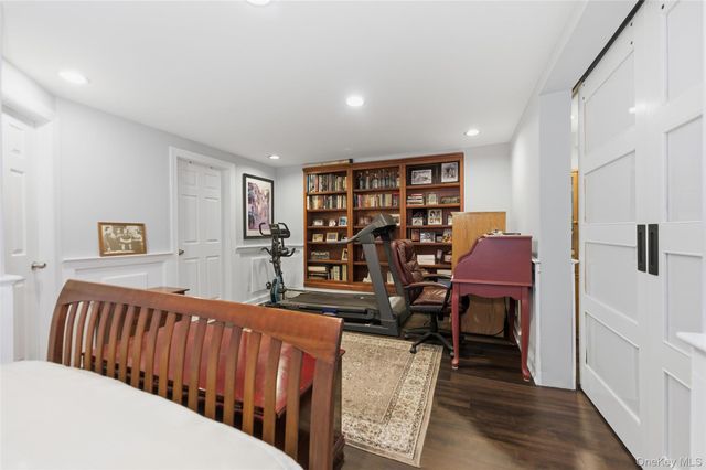 42 Homecrest Court, Oceanside, NY 11572