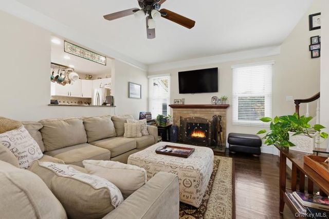 42 Homecrest Court, Oceanside, NY 11572