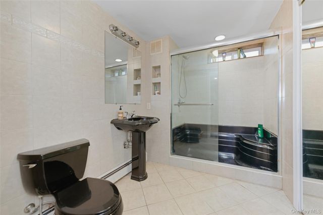 42 Homecrest Court, Oceanside, NY 11572