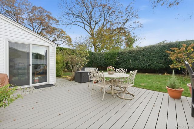 42 Homecrest Court, Oceanside, NY 11572