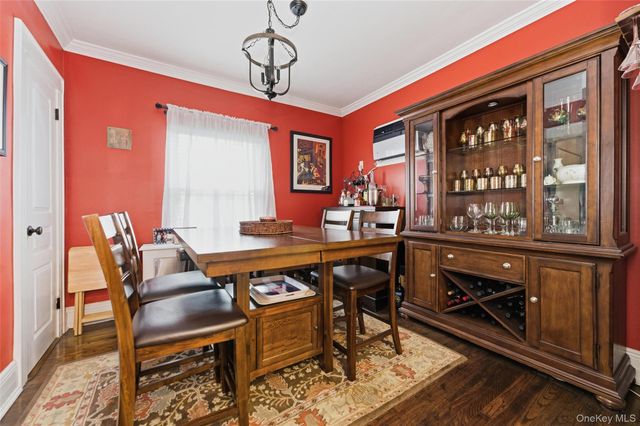 42 Homecrest Court, Oceanside, NY 11572