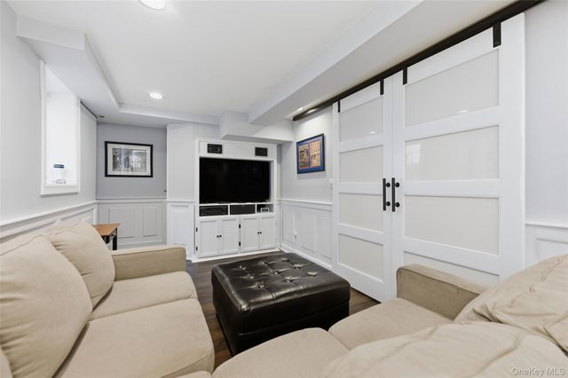 42 Homecrest Court, Oceanside, NY 11572