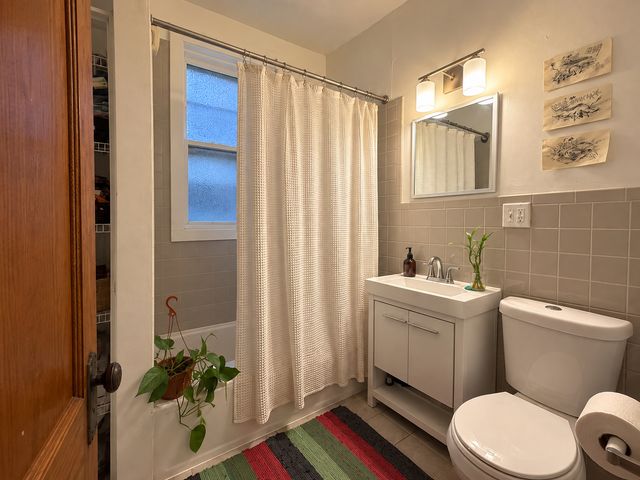 1438 N Central Park Avenue, Chicago, IL 60651