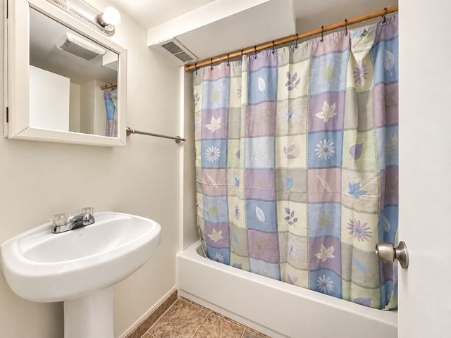 1438 N Central Park Avenue, Chicago, IL 60651