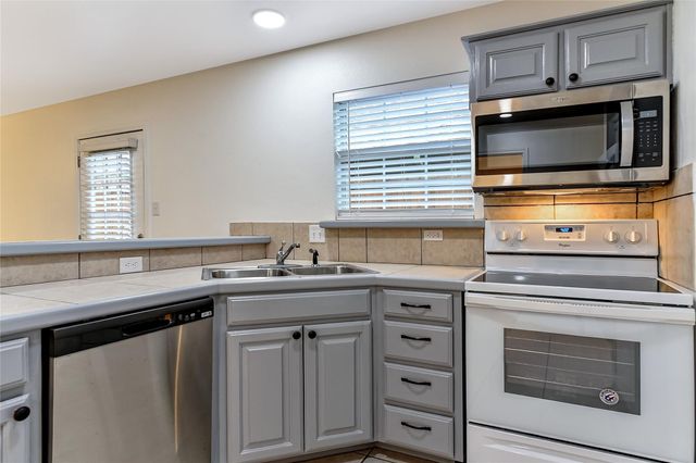 1026 W Coffin Street 102, Denison, TX 75020