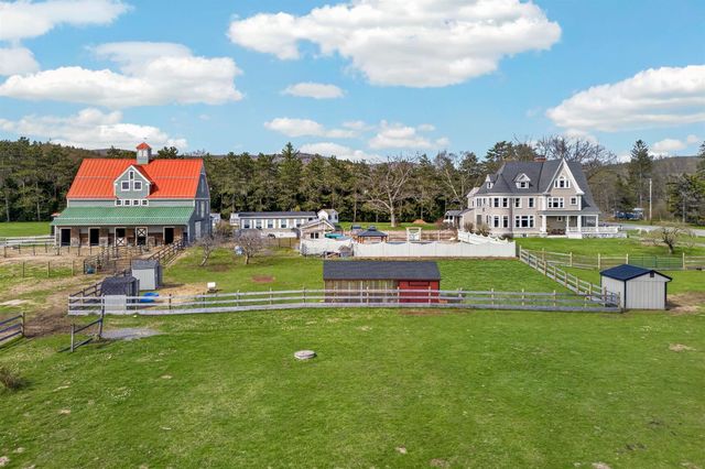 751 Main Road, Stamford, VT 05352