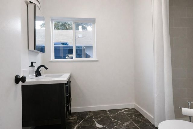 2010 X St, Sacramento, CA 95818