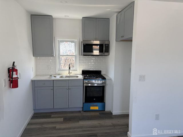 15 Fitch Street, Carteret, NJ 07008
