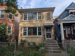 1502 W Hollywood Avenue 2, Chicago, IL 60660